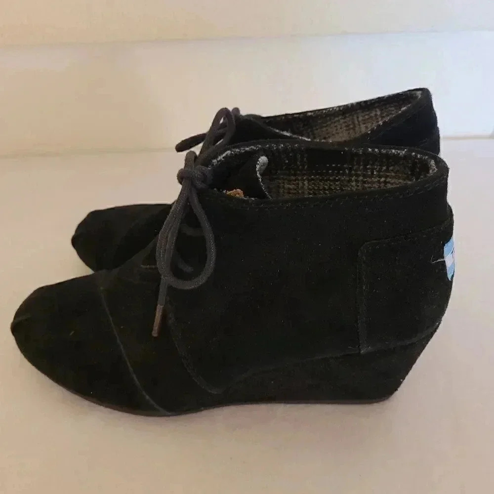 Toms suede booties